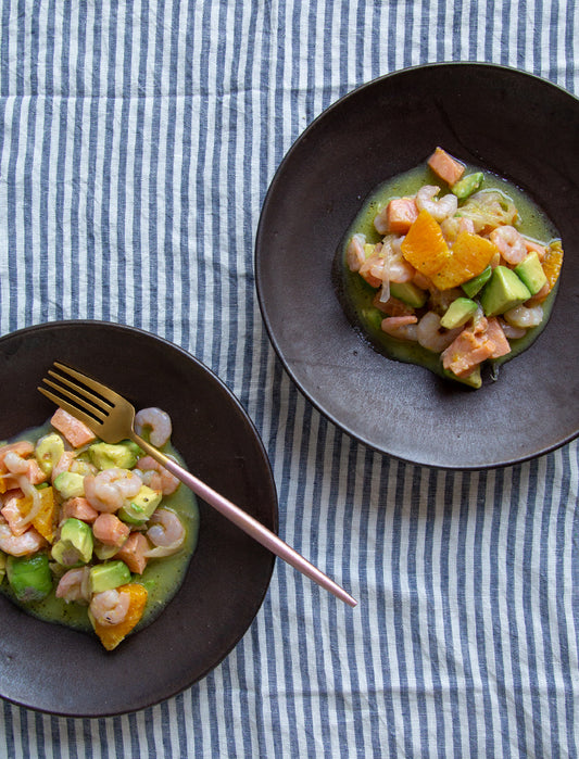 Ceviche de camarones, salmón & naranja