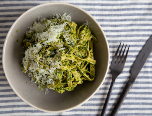 Fetuccini con pesto de rúcula & queso manchego